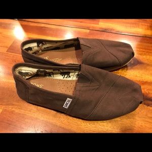 Brown Canvas Toms